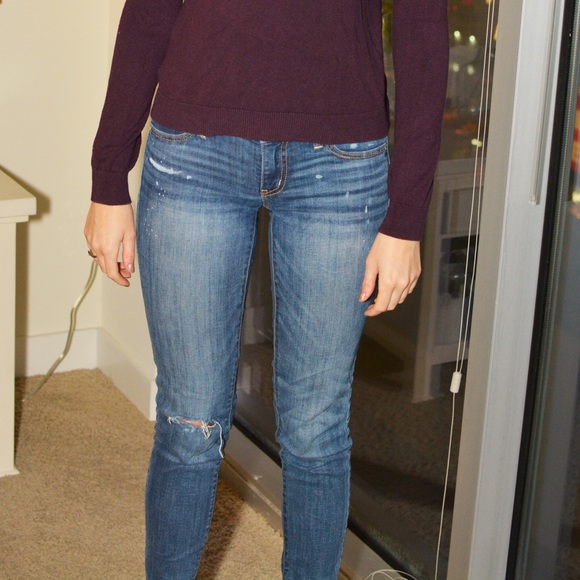 Distressed American Eagle light wash jeans - Picture 1 of 3